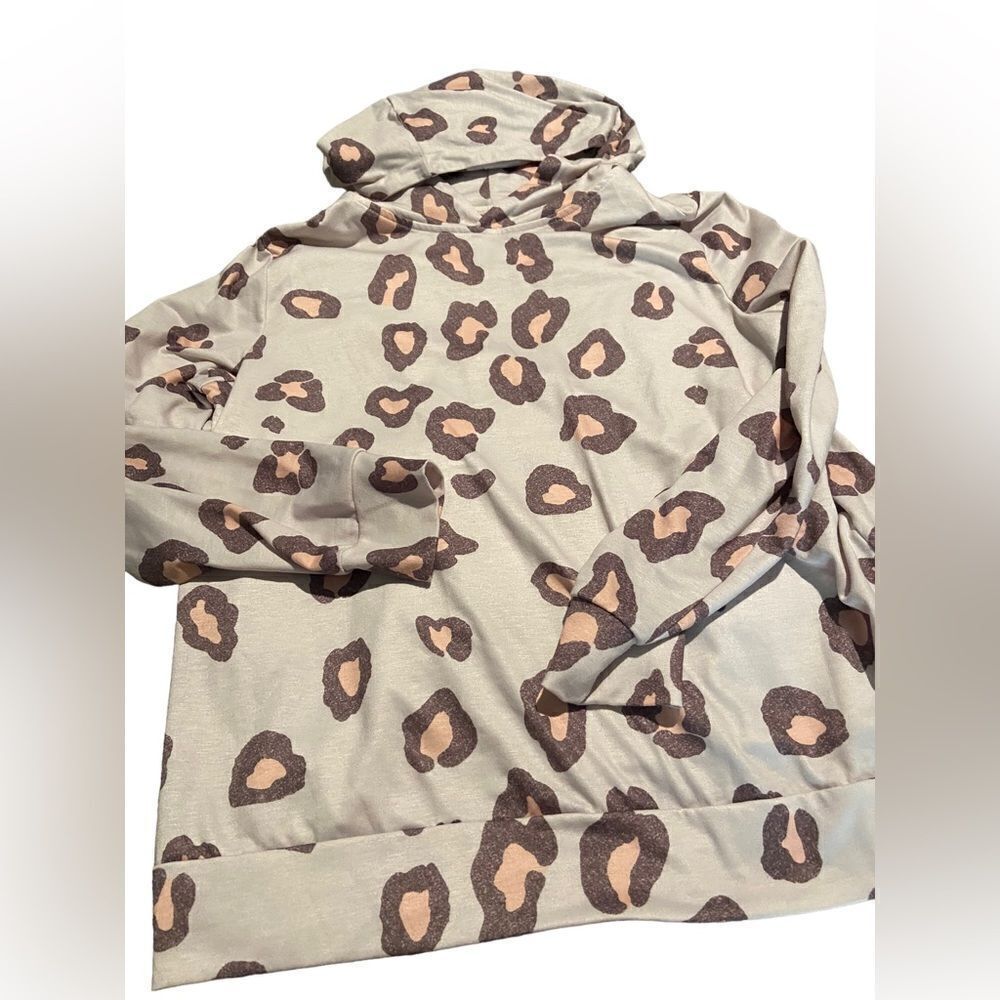 Kim Tigers size small hoodie like new excellent condition